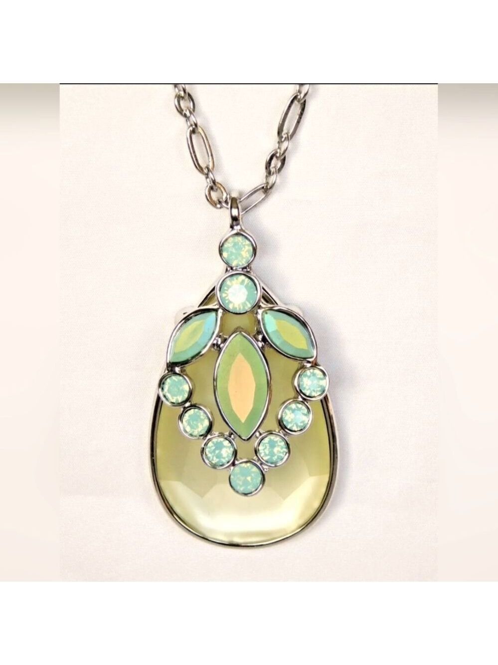 Beautiful Lia Sophia "CRYSTAL COVE"  Pendant Necklace,  30-33", NWOT